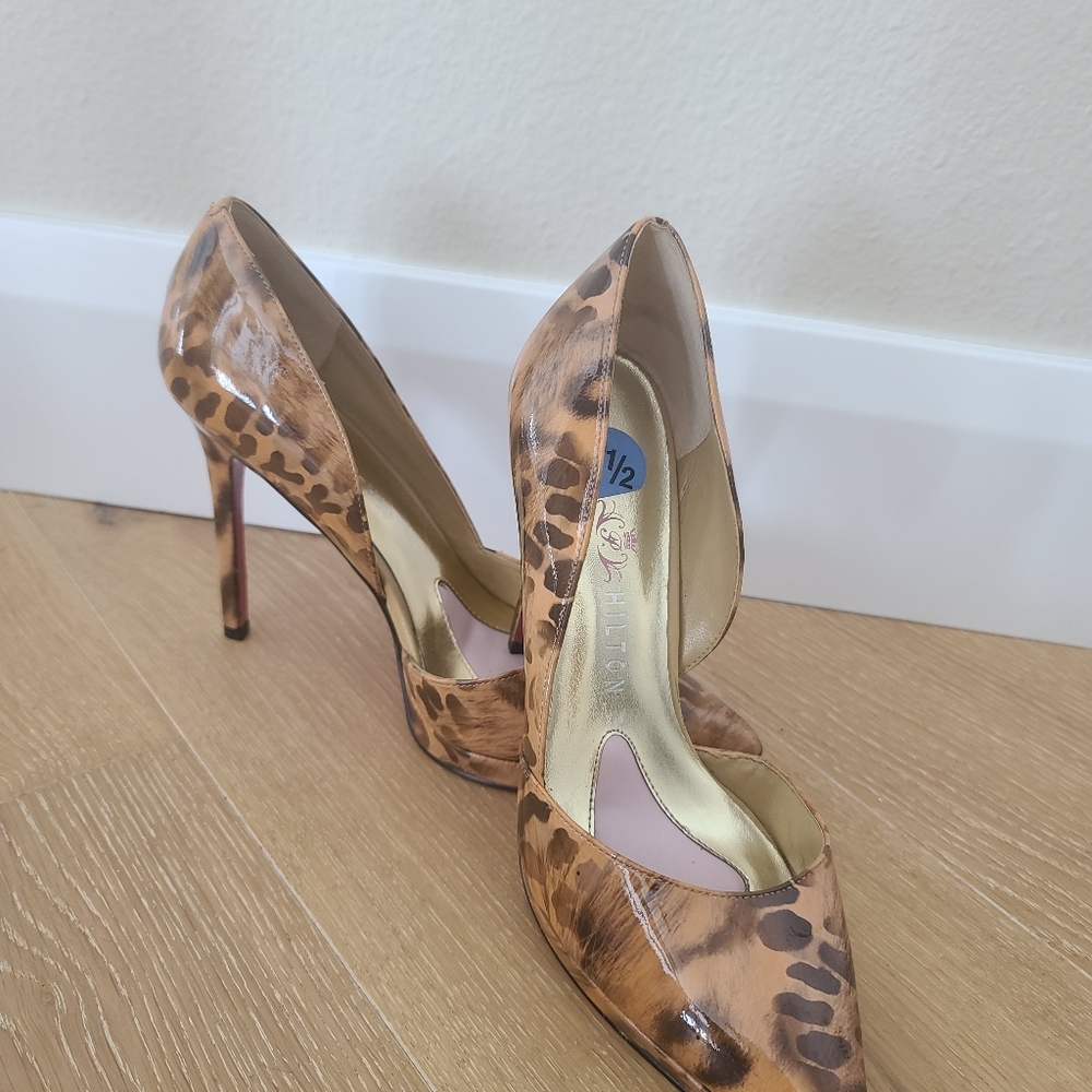Leopard print pumps